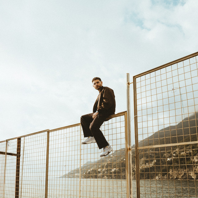 RAGAZZO DI GIÙ – Rocco Hunt